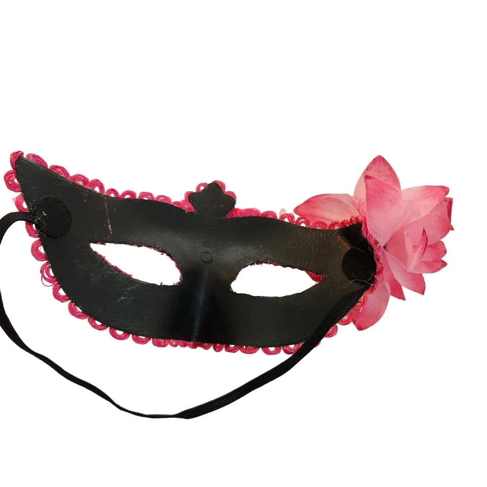 Máscara de mascarada rosa brillante con flores y pedrería Foto 2 de 3