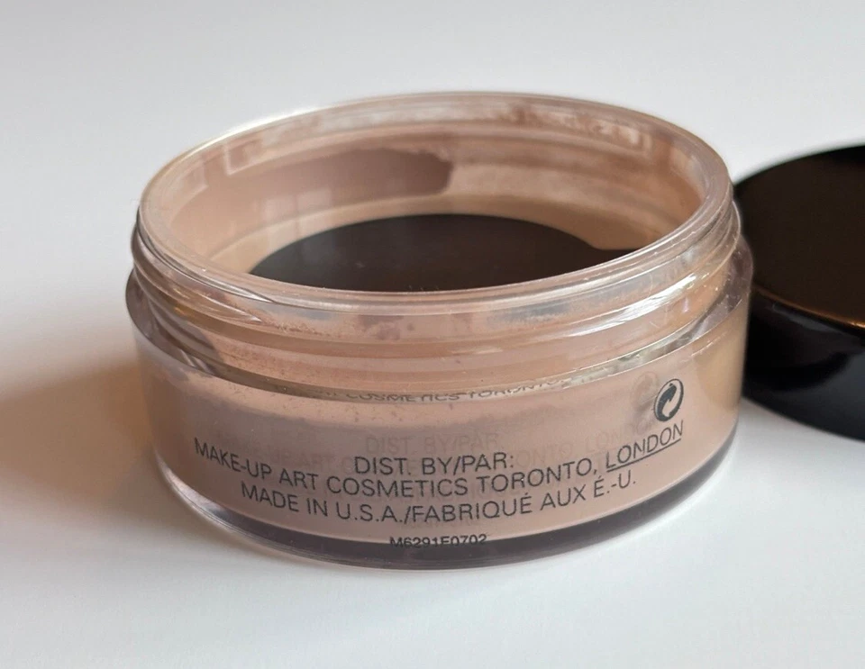 MAC SELECT SHEER POWDER/LOOSE ~NW35~ Matte, Setting - All Skin Types - New*** - Image 4 of 4