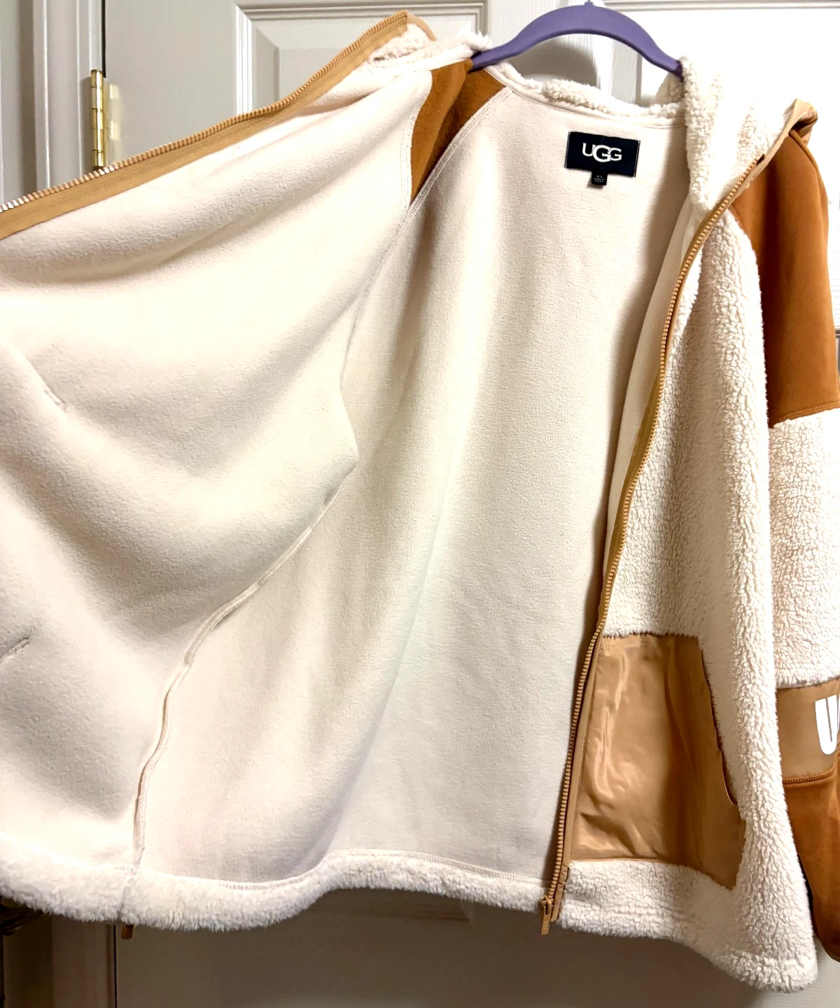 UGG HERITAGE IVORY & GOLD LOGO FAUX SHERPA HOODED JACKET MEN'S XL image 5