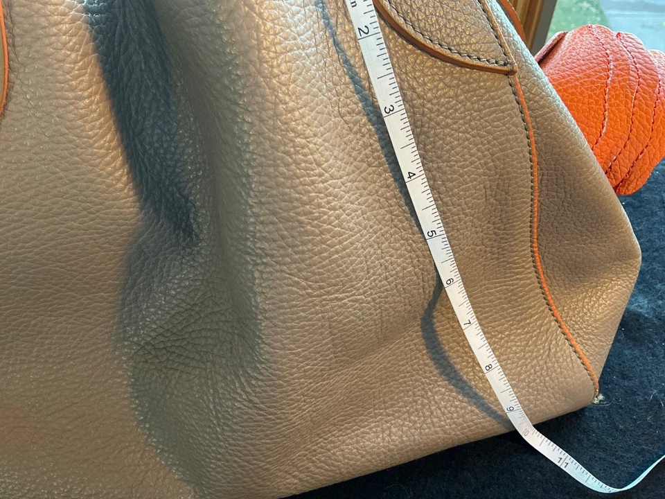 Bolso de Hombro Laura Di Maggio Triángulo Cartera con Bolsa y Dije en Beige Nuevo sin Etiquetas Foto 4 de 4