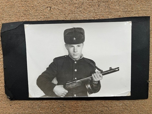 WW2 RUSSIAN SOVIET ARMY  LARGE PHOTOGRAPH OF THE SOLDIER WITH MACHINE GUN.ORIG.