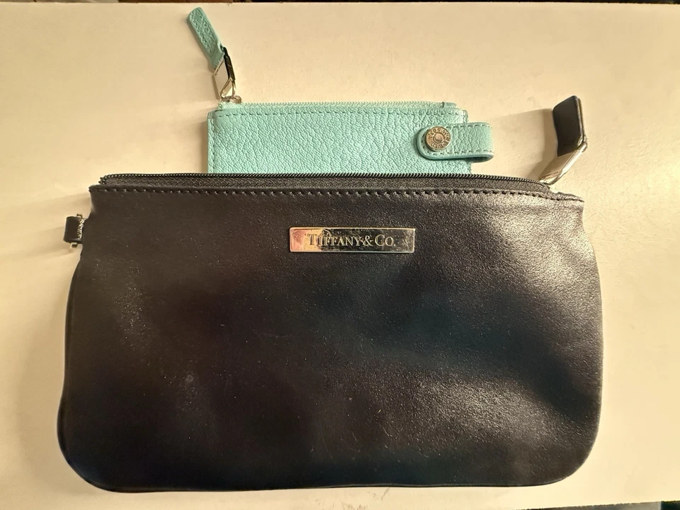 Bolso sin asas Tiffany & Co de cuero italiano negro + billetera para tarjetas azul - Juego de 2 piezas Foto 2 de 4