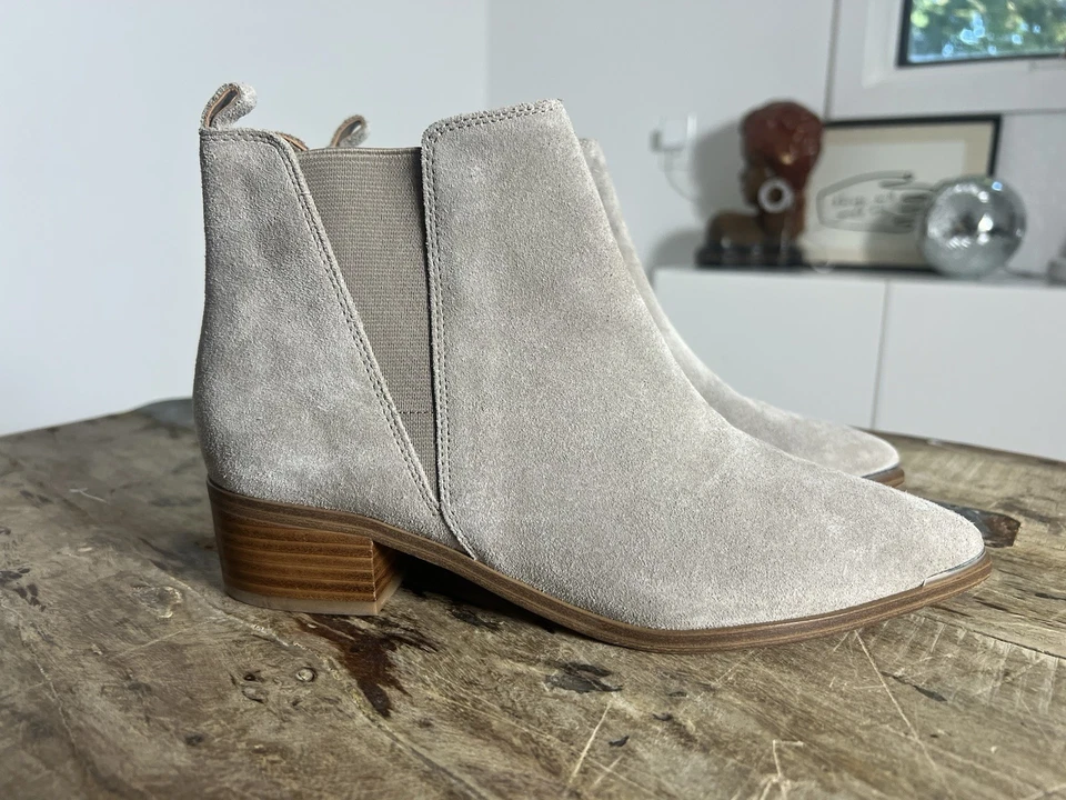 Marc Fisher Women's Tan Suede Chelsea Ankle Boots Pointy Toe Size 8 - Image 2 of 4