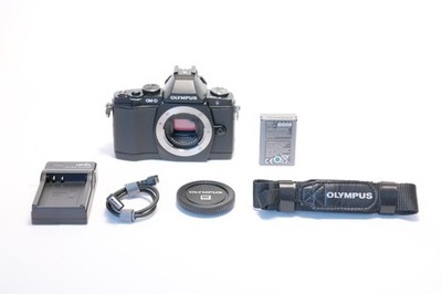 Topzustand! Olympus OM-D E-M5 Systemkamera Gehäuse Body +12. M. Gewährleistung