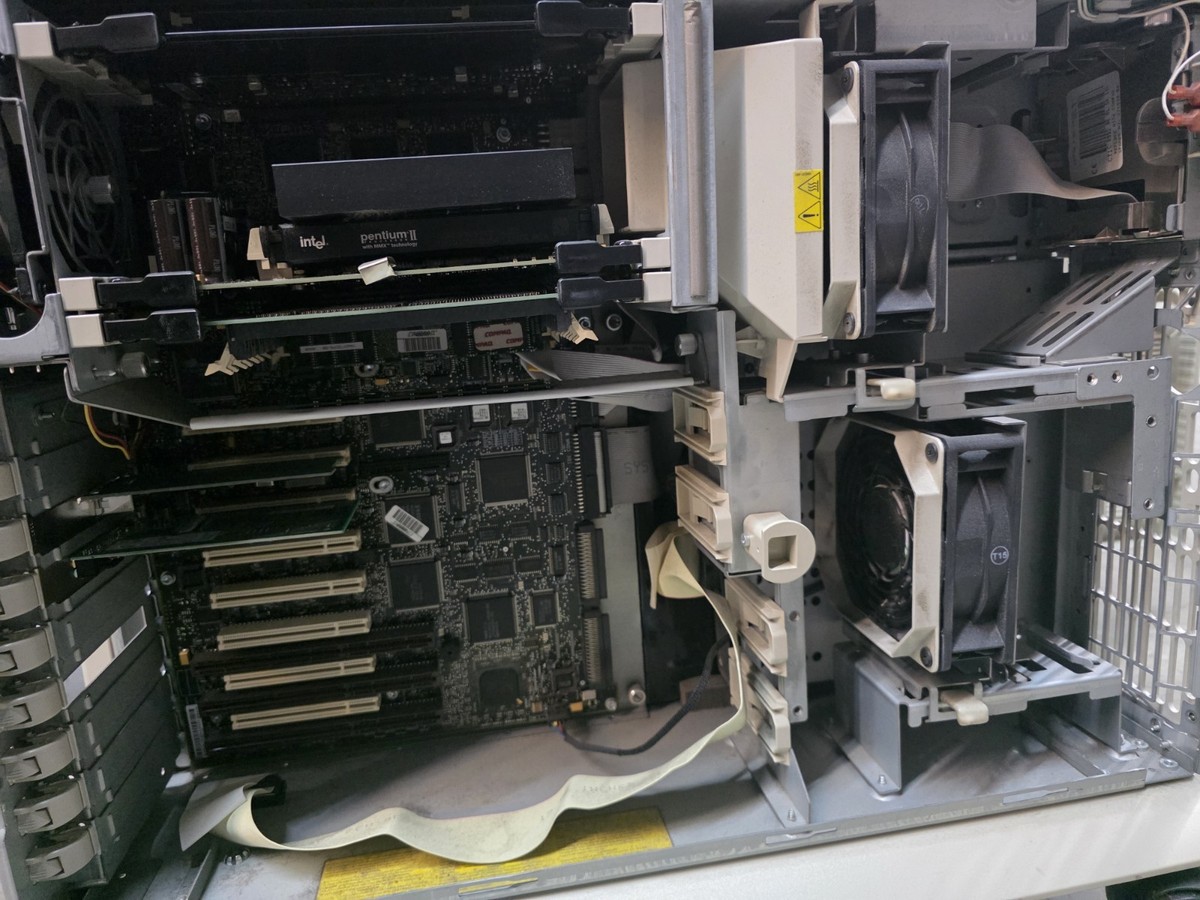 サーバー Compaq ProLiant 3000 server Compaq Proliant 3000 - Overview