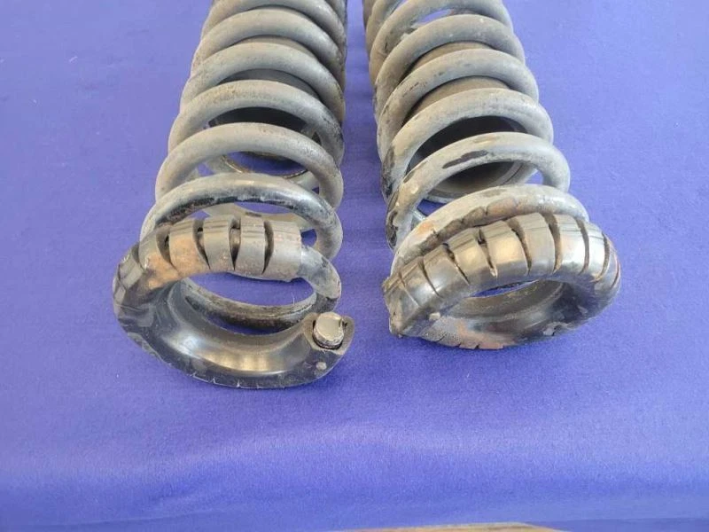 1994-1995 Ford Mustang GT 5.0L Convertible Rear Back Coil Springs OEM 2406 - Image 3 of 4