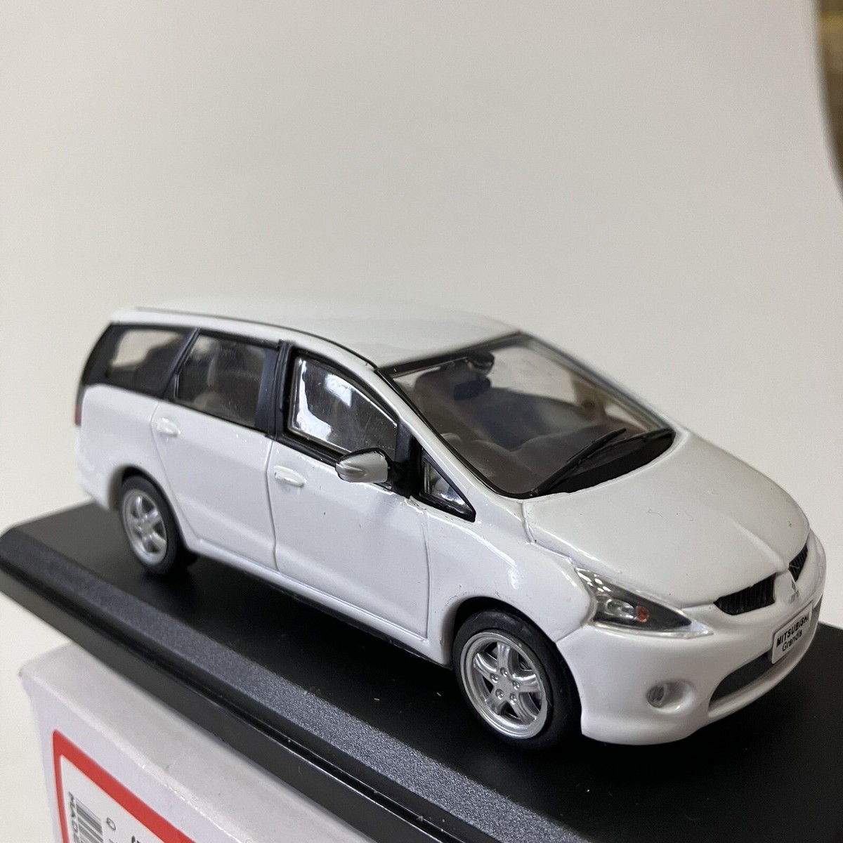 1:43 Mitsubishi Grandis 2003 Diecast Toy Car JDM 03-11 MPV Space