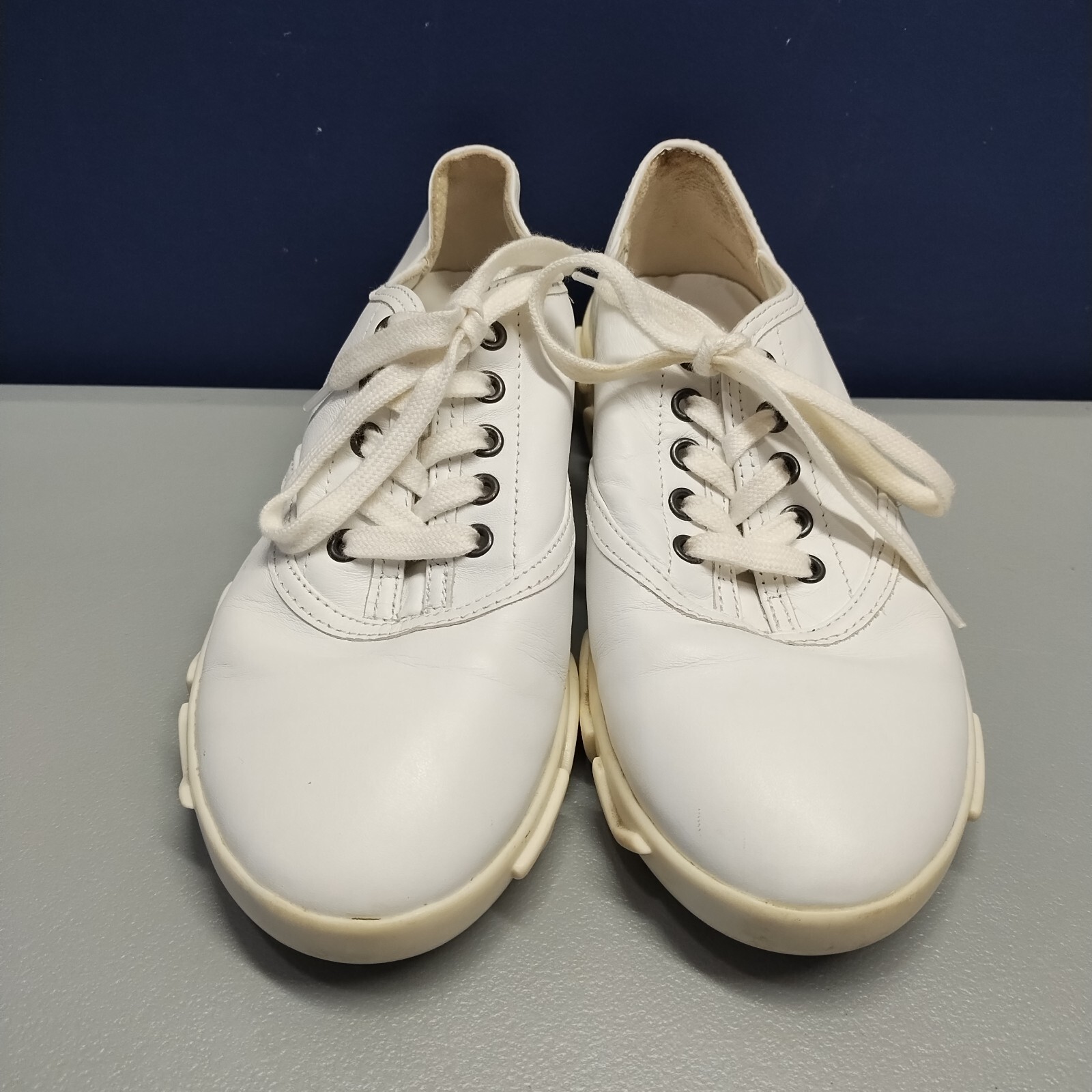 Tommy Hilfiger Gigi Haded Sneakers Womens Sz 6.5 White Round Toe Comfort Lace Up thumbnail 2