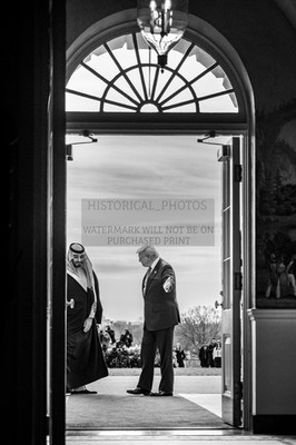 DONALD TRUMP CROWN PRINCE SAUDIA ARABIA ENTERING WHITE HOUSE 4X6 PHOTO