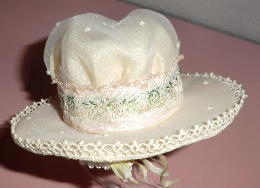 Franklin Mint Porzellanpuppe "Heidelinde" von Maryse Nicole mit Zertifikat