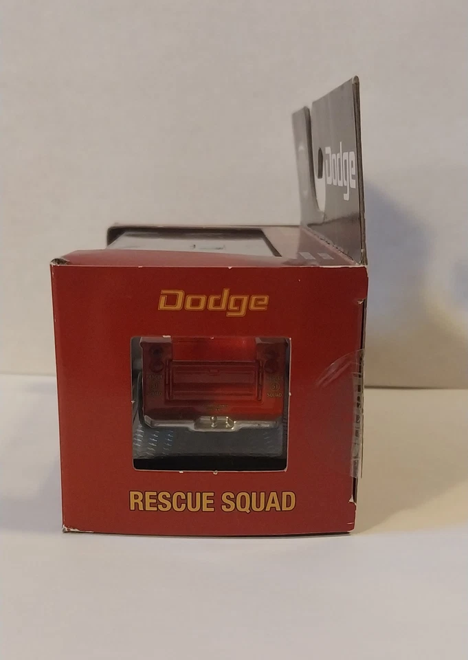 Cama de serviço VHTF M2 Machines esquadrão de resgate de emergência 51 1972 Dodge D300 - Imagem 2 de 4