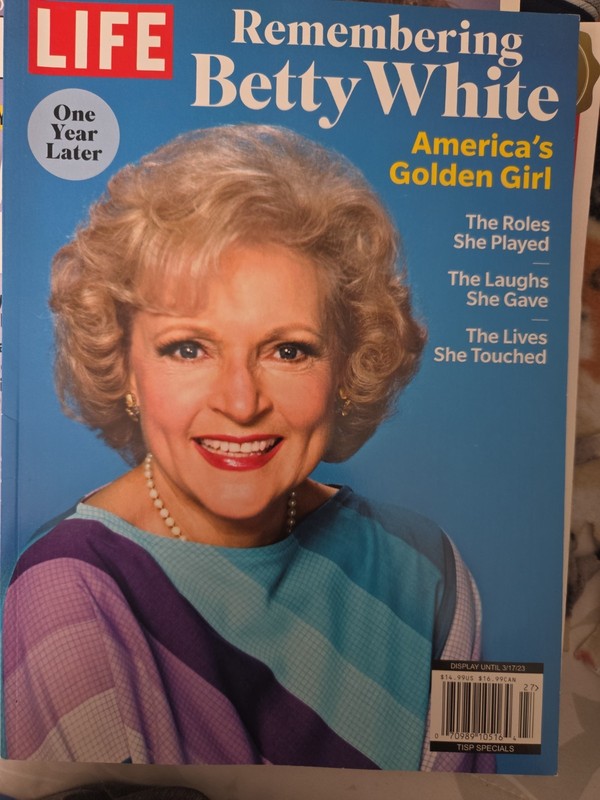 LIFE Magazine Remembering Betty White One Year Later 2022 NEW Golden Girls 