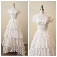 Vintage Wedding Dresses White Lace Ruffles Tiered Short Sleeves Bridal Gowns