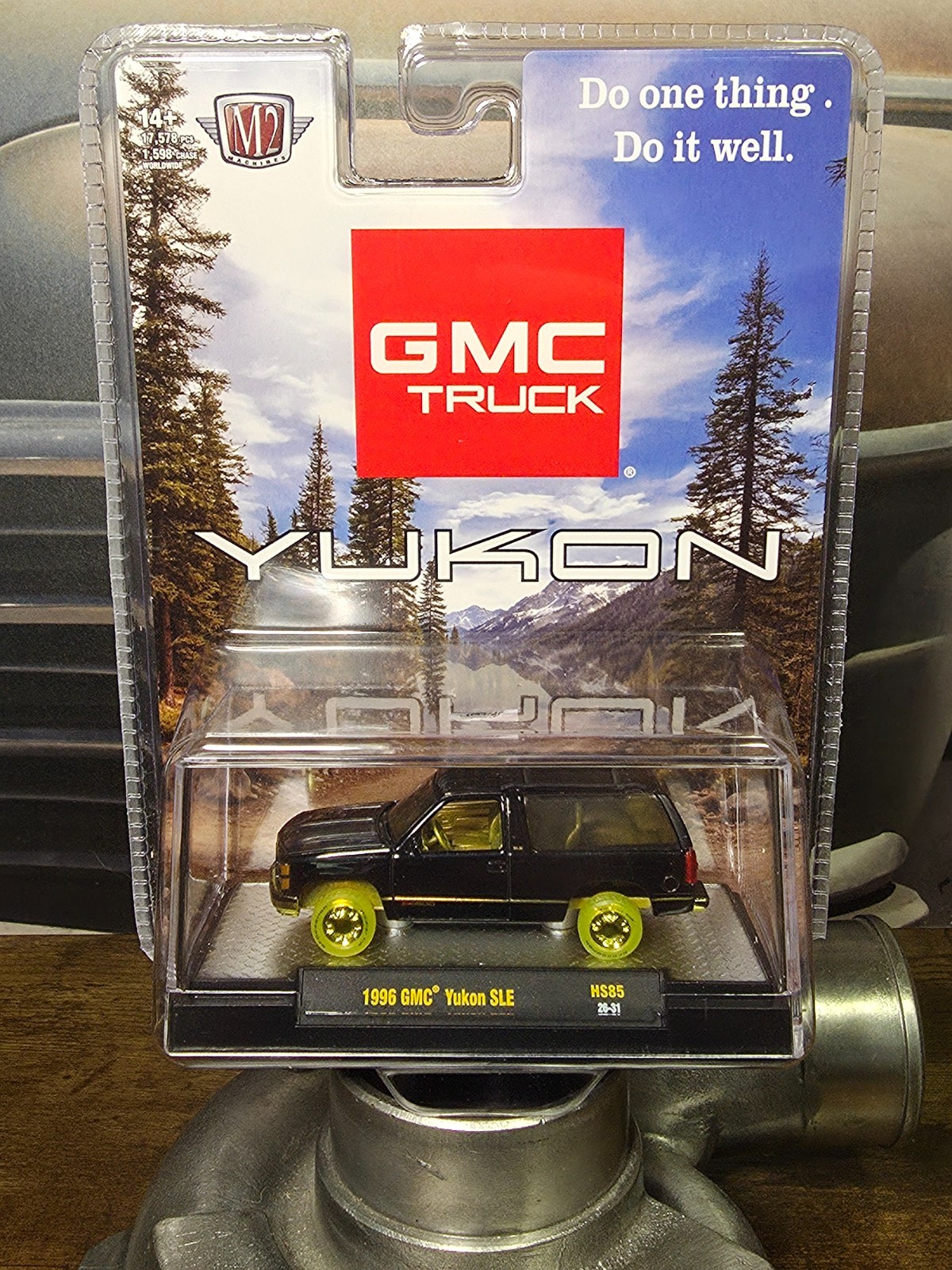 CHASE!! M2 1996 GMC Yukon SLE – Black – Hobby Exclusive 31500-HS85 1/64
