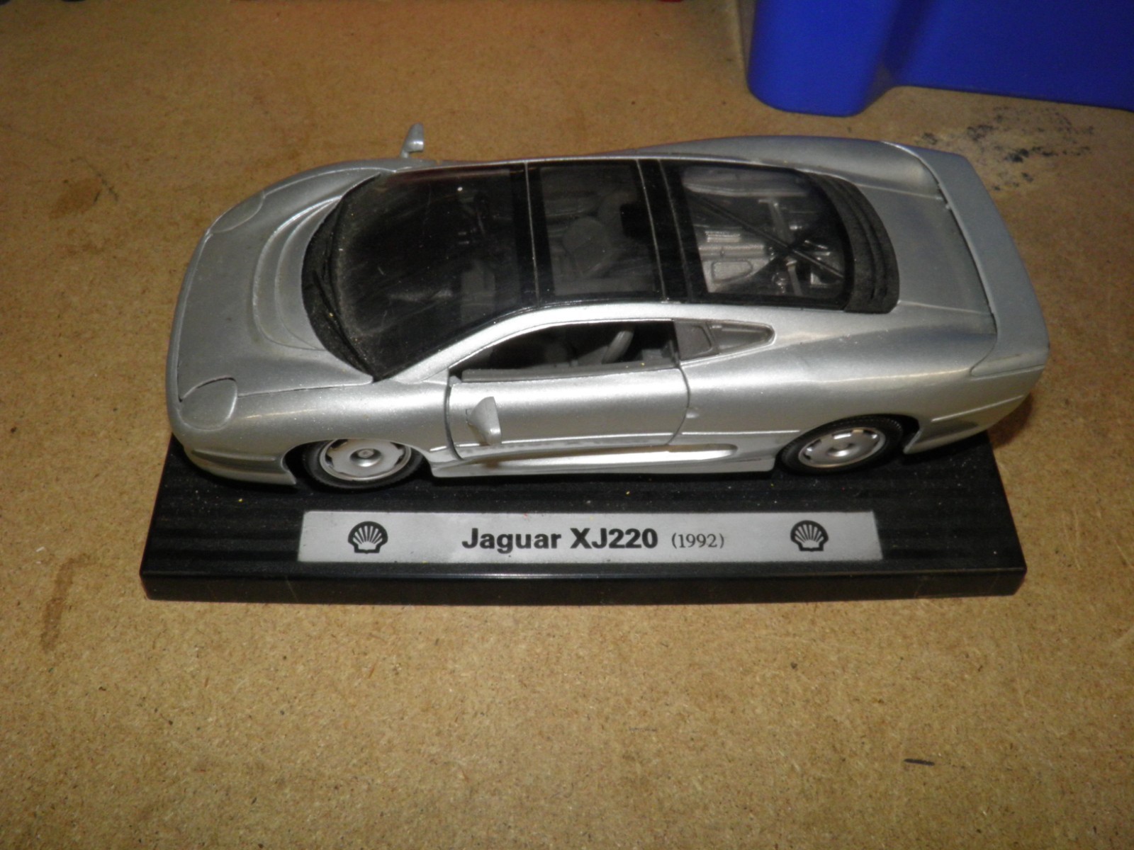 Jaguar XJ220 Shell Sportscar Collection 1:24 Diecast Model Car Used