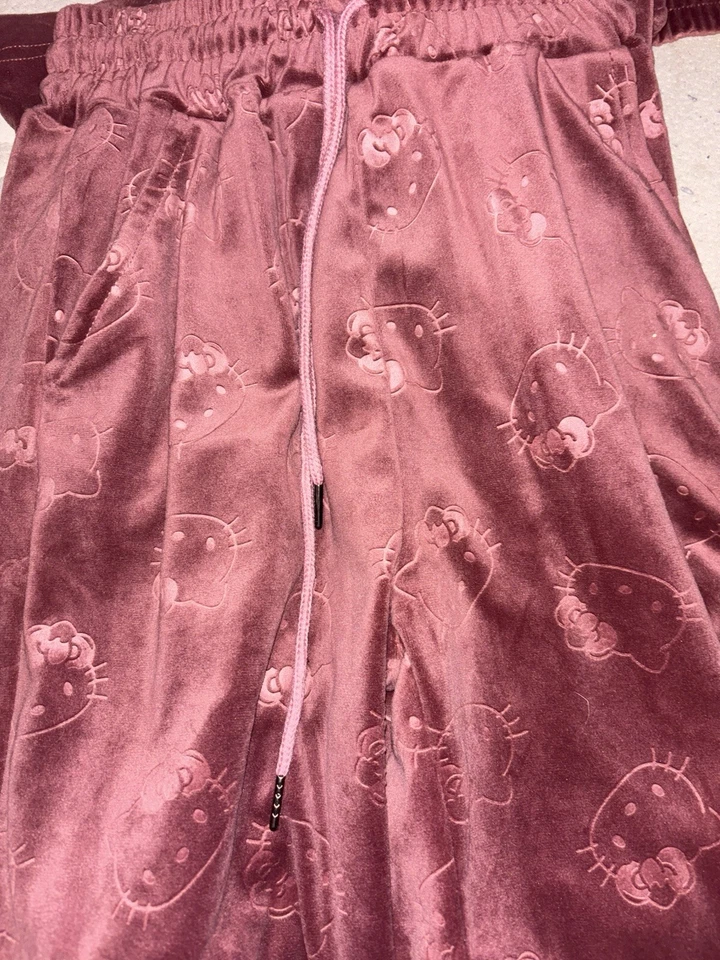 Chándal de terciopelo Hello Kitty & Friends x FOREVER 21 talla S/M Foto 2 de 3