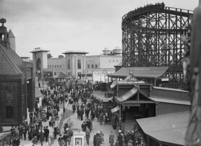 Crowds In The Amusement Park At The British Empire Exhibition Old Photo