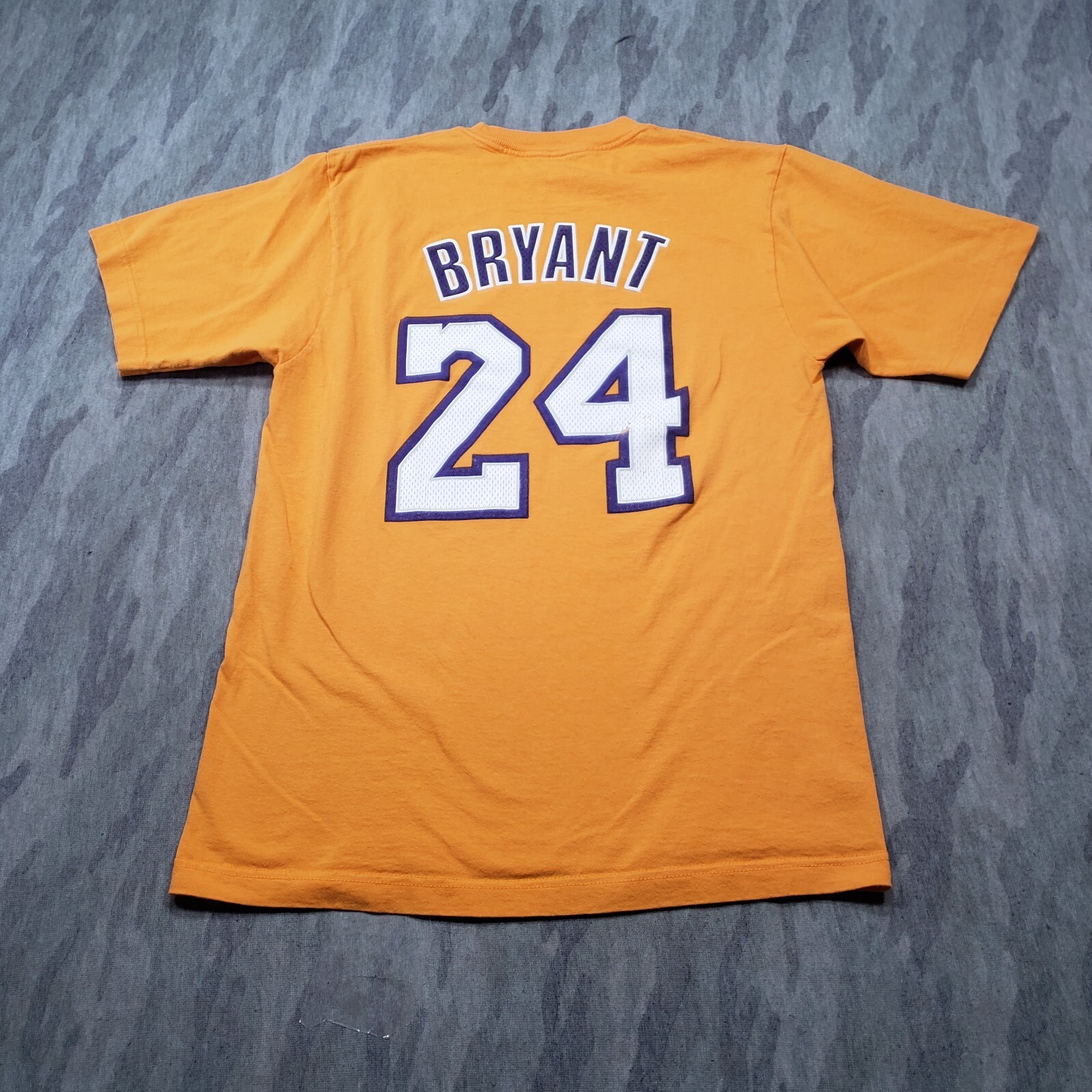 L.A. Lakers Shirt Mens Small Yellow 24 Kobe Bryant Short Sleeve Adidas