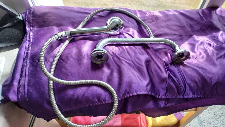 Pommeau de douche avec son cordon fixation et une barre d'appui en métal 36 cm - Photo 2/2
