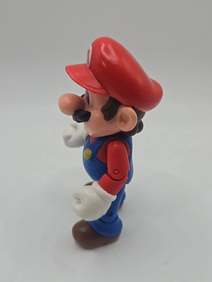 New World of Nintendo Star Power Mario 4" 2-5 Action Figure Jakks Pacific - Image 2 of 3