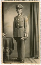 Portrait - Soldat im Waffenrock - PK-Format