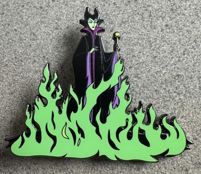 PIN MALEFICENT IN GREEN FLAMES 3'' JUMBO FANTASY NEW SLEEPING BEAUTY AURORA
