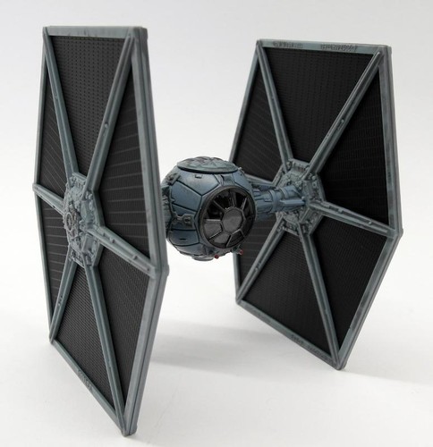 Hot Wheels Diecast - CMC92 Star Wars Empire Strikes Back Tie Fighter - Picture 5 of 21