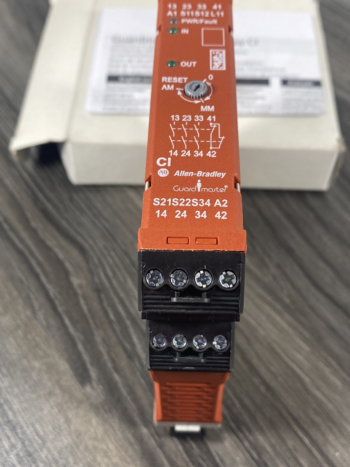 New Allen Bradley Guardmaster 440R-S13R2 Ser A Monitoring Safety Relay - USA
