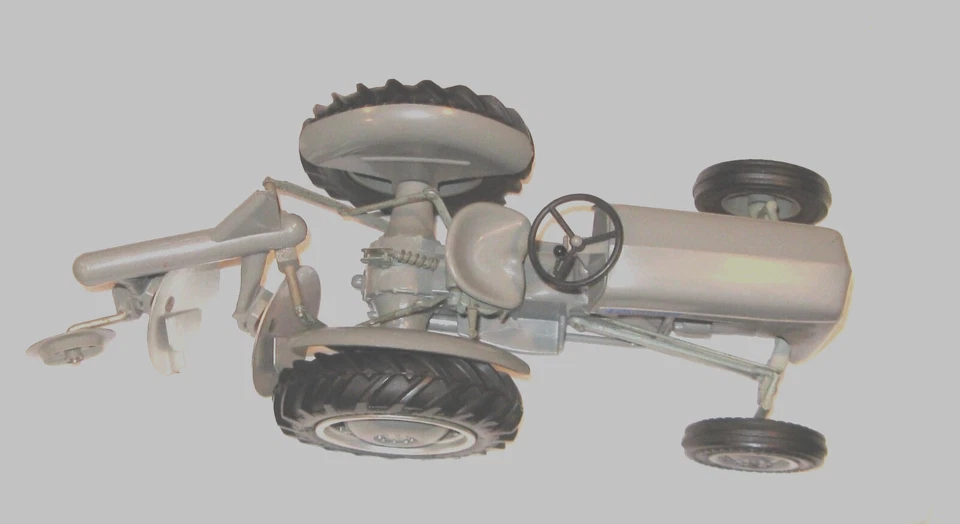 Tractor y arado de disco Topping Ferguson 30 de colección 1/12 de plástico 1954 muy bonito Foto 2 de 4