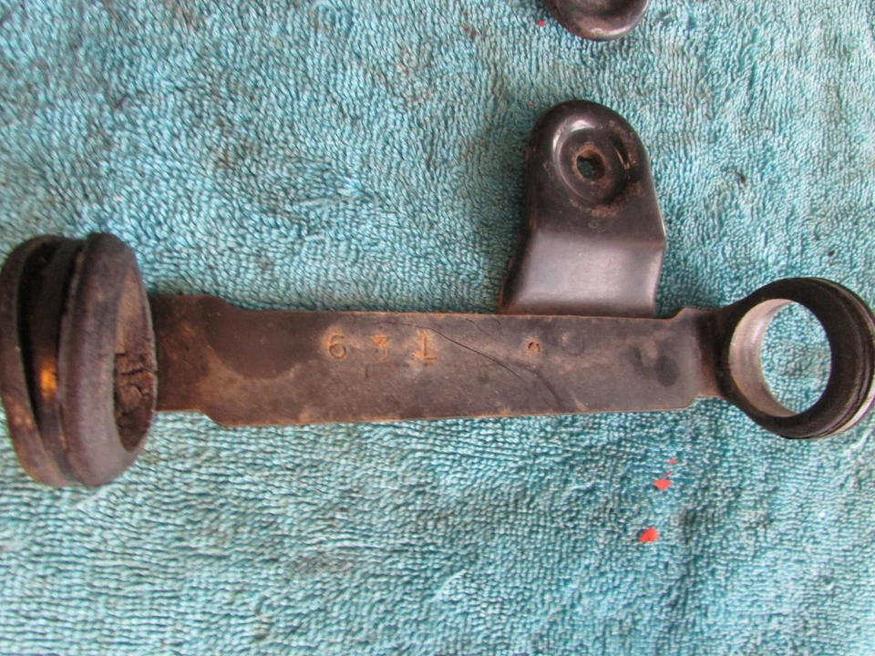 Suzuki DS100 1981 Enduro horquilla orejas faros soportes Foto 3 de 4