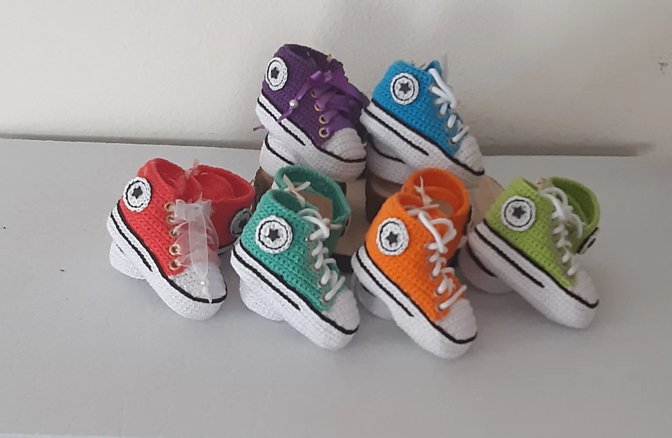 Scarpine neonati, cotone oeko-tex ,uncinetto. sneaker, benvenuto, battesimo - Immagine 2 di 4