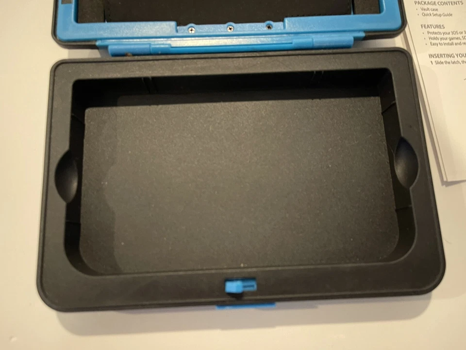Nintendo 3DS Hard Case by Insignia XL Vault 3DS / 3DS XL Case BLUE - EXCELLENT! - Image 4 of 4