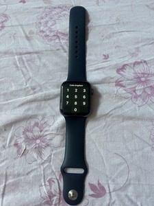 Apple Watch Series 5, 44MM, Akku 75%, Original Armband (S/M),Ladekabel. € VB.