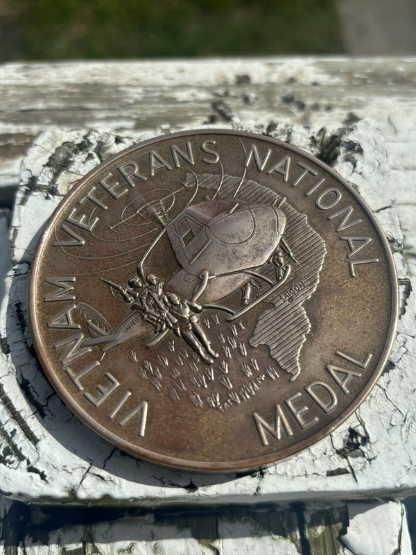 Vintage Vietnam National Medal in Bronze 1984 