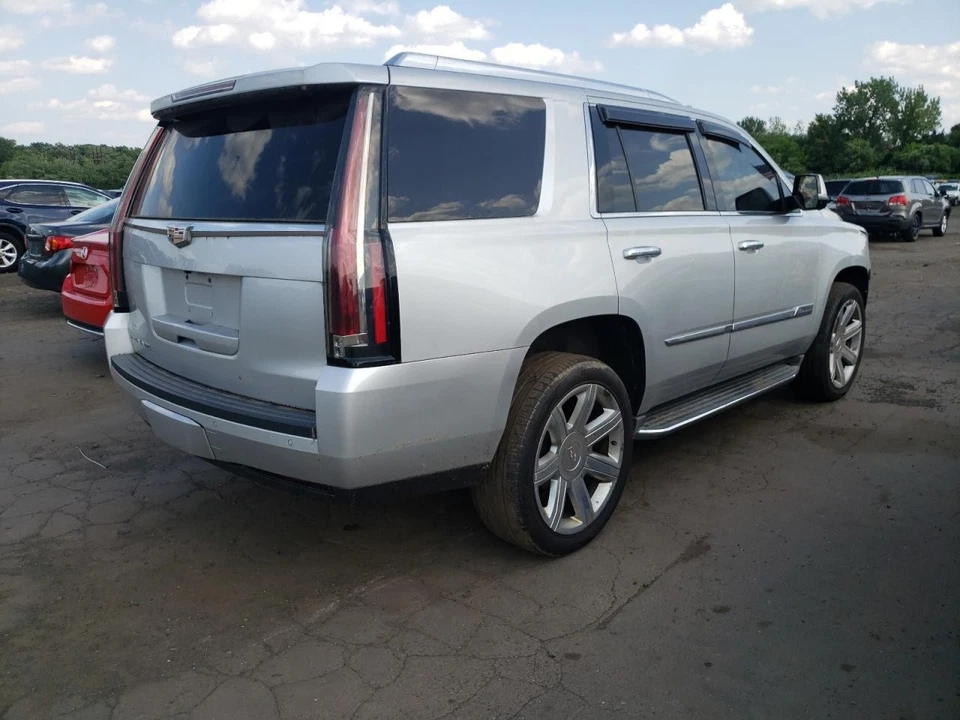 Used Rear Left Door Assembly Rear Side fits: 2016 Cadillac Escalade privacy tint Foto 3 de 4