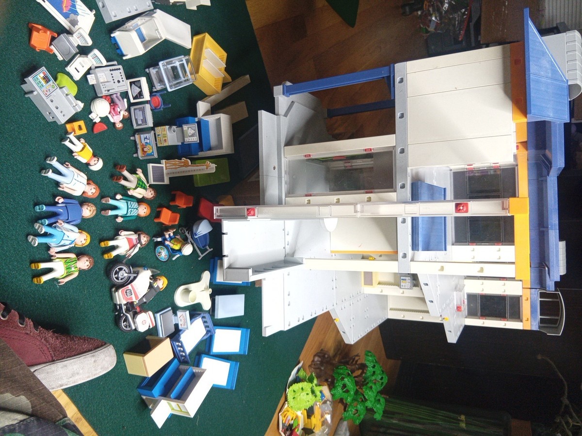PLAYMOBIL Hospital Clinic 4404 Nearly Complete With Extras for