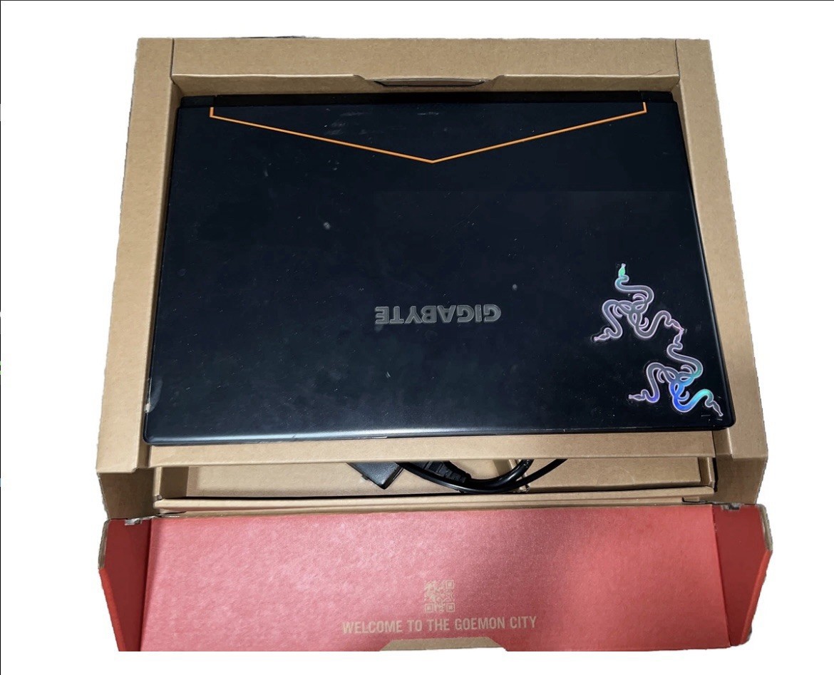 Gigabyte Aero 15X v8-BK4 (512GB, Intel Core i7 8th GTX