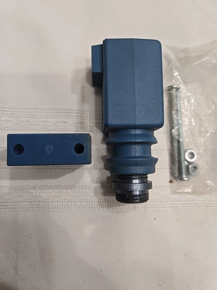 1256A-6501 Eaton/Cutler Hammer Thru-Beam Detector Sensor 115vac-SA - Image 2 of 4