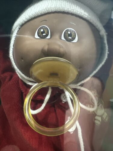 1983 Cabbage Patch Kinder Afroamerikaner Junge braune Augen Grübchen Schnuller MIB - Bild 7 von 11