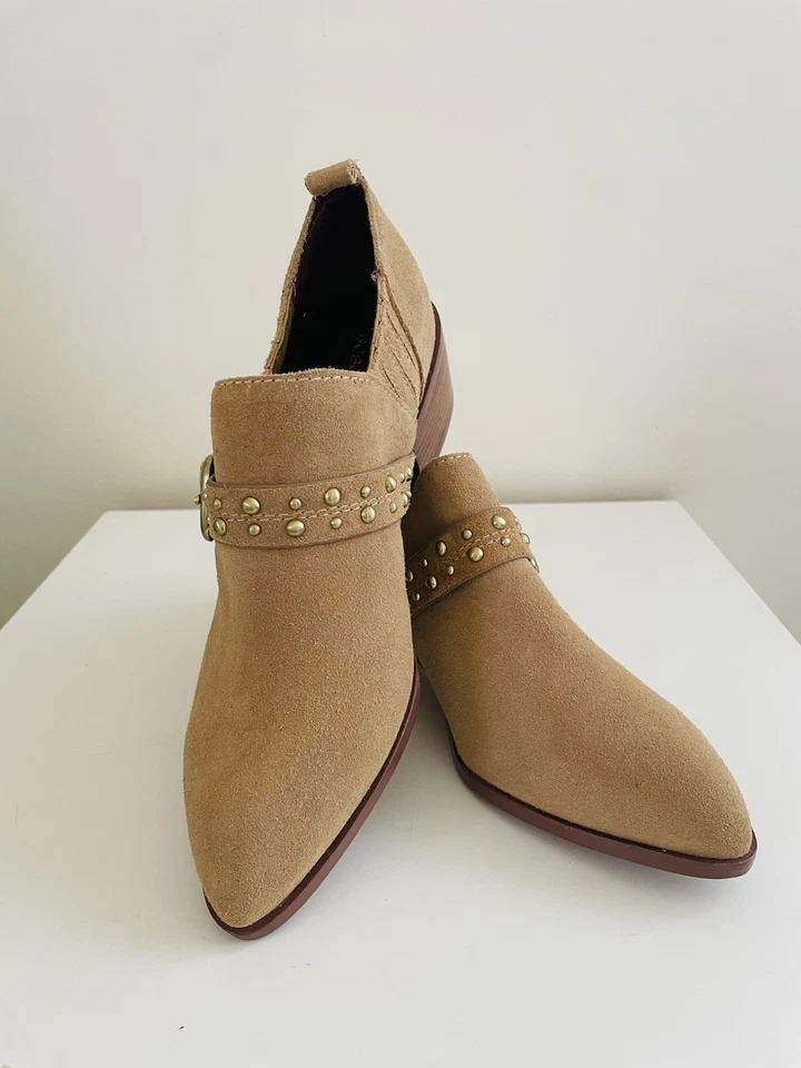 BCBGeneration Women’s Size 7 M Loela Western Shootie Wheat Tan Suede - Image 3 of 4
