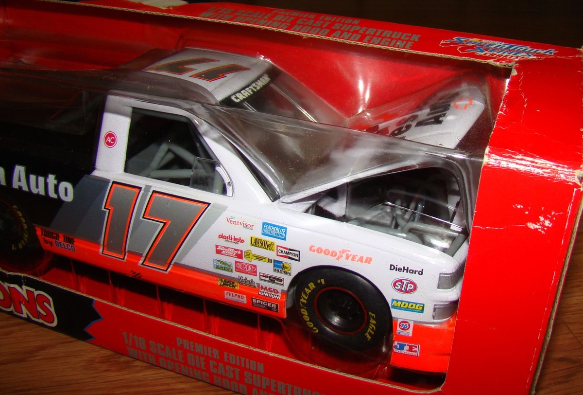 RC #17 Darrell Waltrip Nascar Super Truck Series 1:18 Western Auto RC #17 Darrell Waltrip Nascar Super Truck Series 1:18 Western Auto