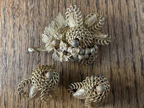 Vtg Signed Miriam Haskell Brooch & Clip On Earrings Goldtone Metal Ivy Filigree