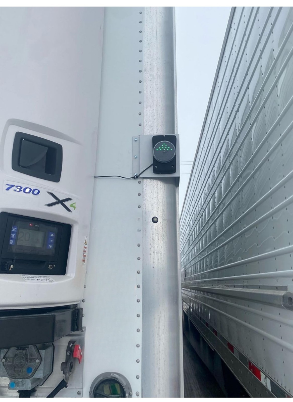 Carrier Transicold Reefer Light Bar - X4-7300 7500 Vector 76-02000-00