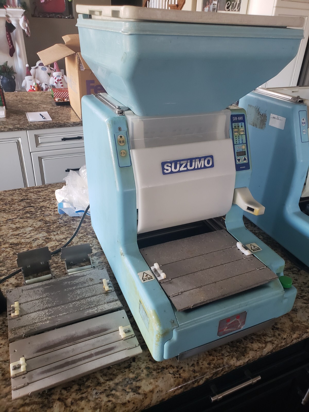 SUZUMO SVR-NNV AUTO. SUSHI ROLL MAKER-3 different size forming plates and manual