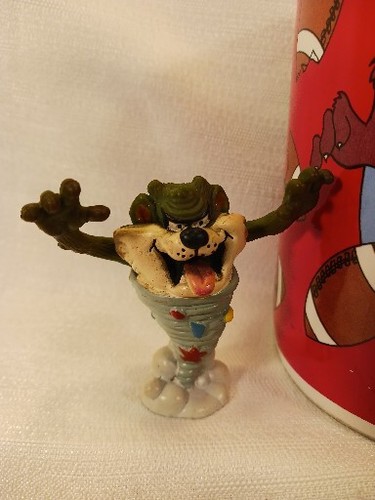 Tasmanian Devil Football 30 oz Mug + Vintage Figures Looney Tunes - Picture 5 of 19