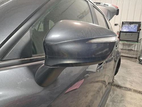 Used Left Door Mirror fits: 2015 Toyota Sienna Power heated w/blind spot alert w
