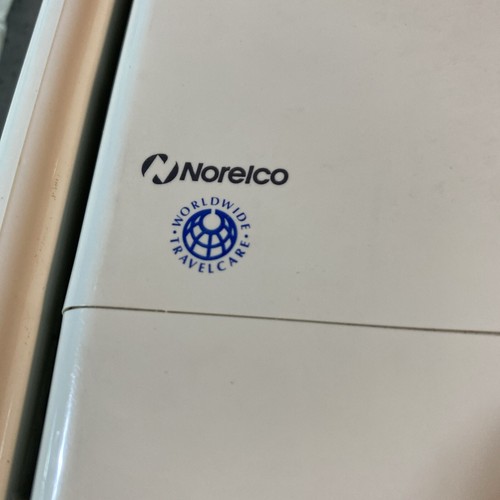 Norelco Travel Care Fabric Steamer Wrinkle Remover Model TS60 Dual 120v 240v - Picture 2 of 10