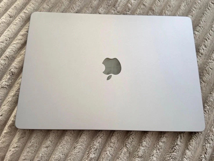 Apple MacBook Air 15 (2023)mit M2 Chip 8 GB RAM 256 GB SSD SpaceGrau Top zustand