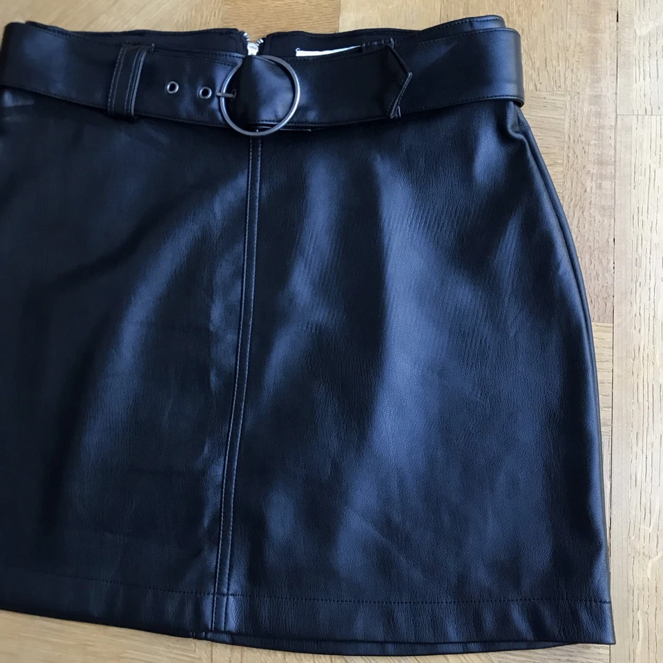 Hollister Black Faux Leather Size S Short Belted High Waist Mini Skirt New - Image 2 of 4