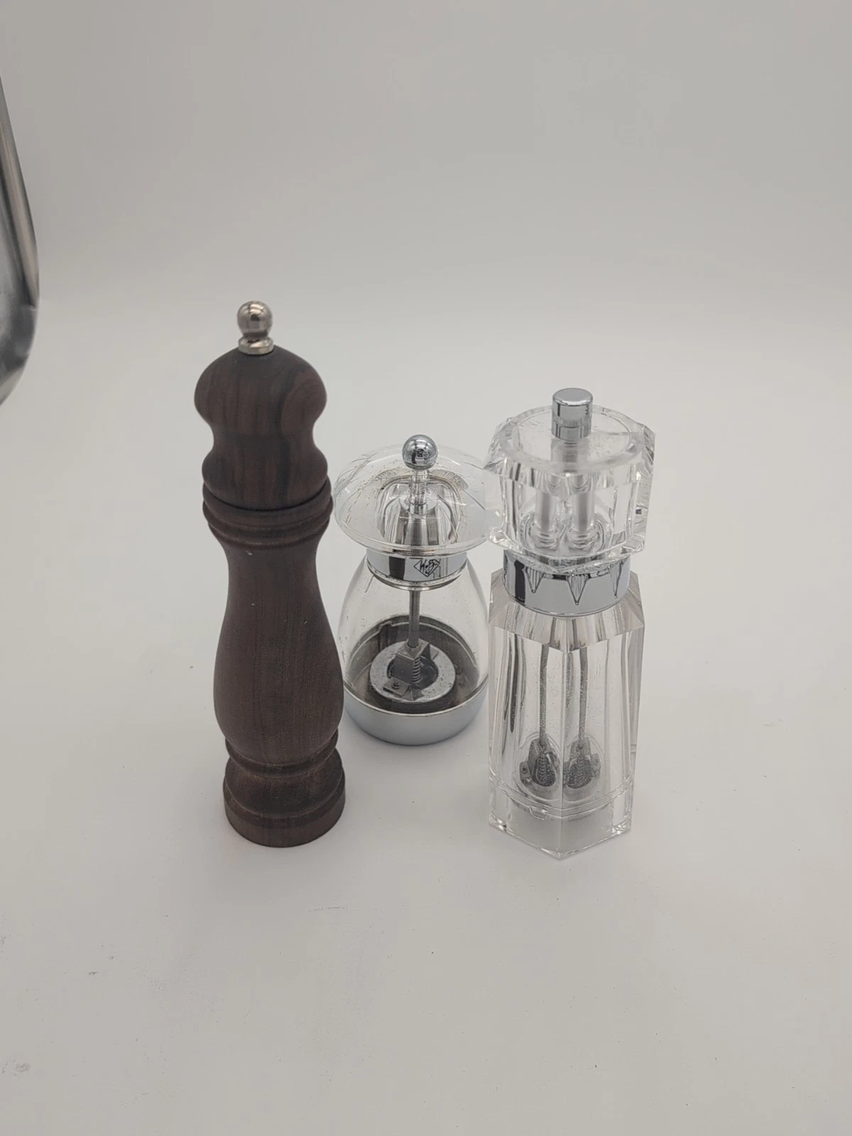 3 WM Bounds And Acciaio Pepper Mill Grinders - As Pictured Crackled AS IS
